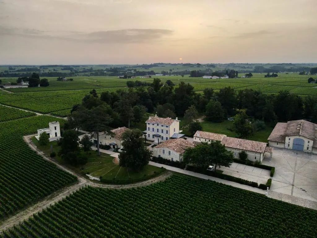 TOUR DE RIPEAU, Saint-Emilion Grand Cru, Bordeaux, 2015 - (EQW)