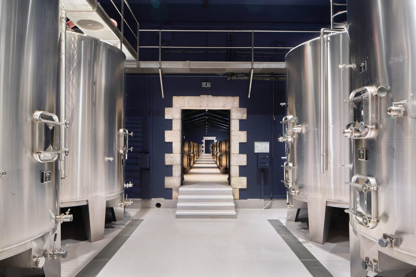 CHATEAU LILIAN LADOUYS, Cru Bourgeois Exceptionnel, Saint-Estephe, Bordeaux, 2018 - (EQW)