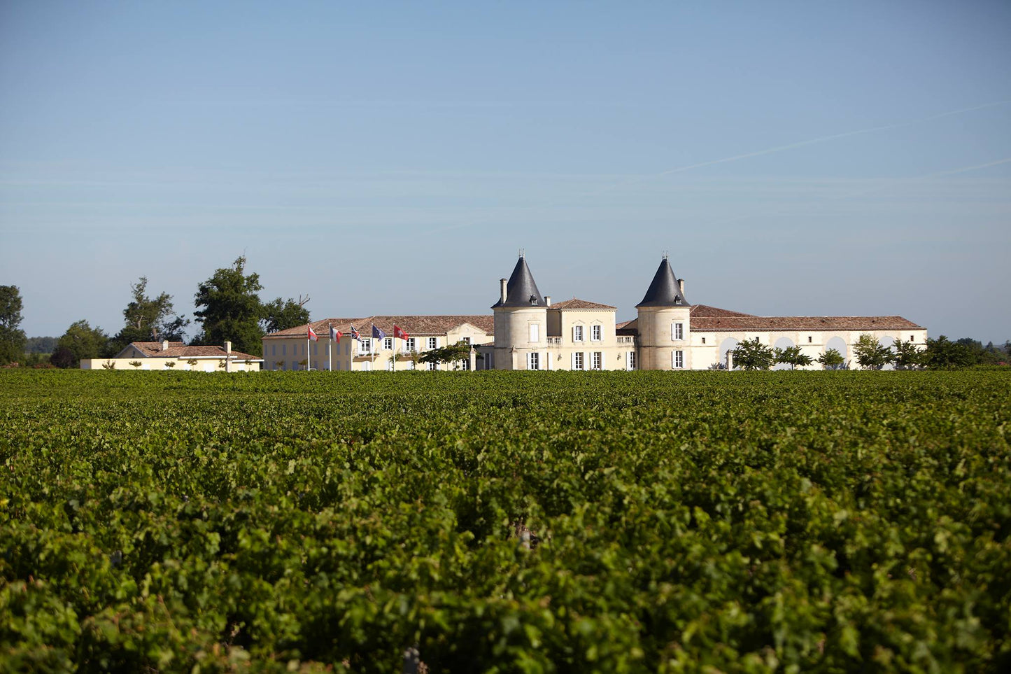 CHATEAU LILIAN LADOUYS, Cru Bourgeois Exceptionnel, Saint-Estephe, Bordeaux, 2018 - (EQW)